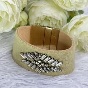 Plunder Design Fashion Jewelry Page Velvet Crystal Embellished Magnet Bracelet